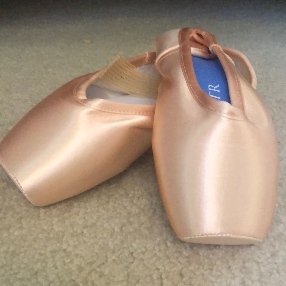 F.R. Duval pointe shoes 7.5 with:M shank STR